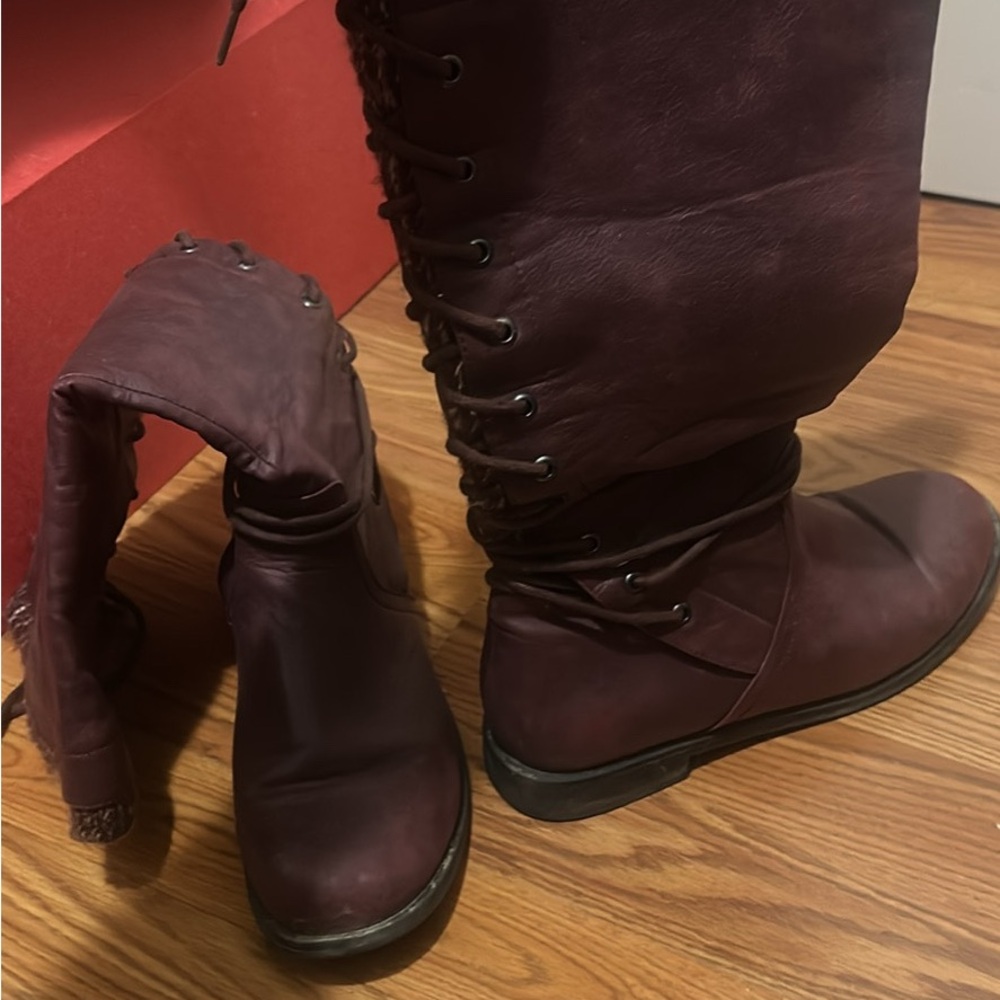 Women's Lace-Up Boots - Burgundy